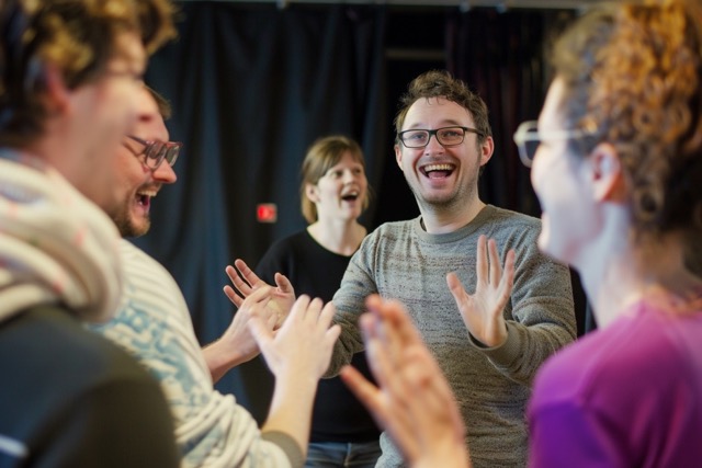 jeux improvisation team building 1 Moyenne