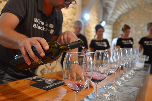 team building saint emilion wine in black activite de cohesion equipe 1